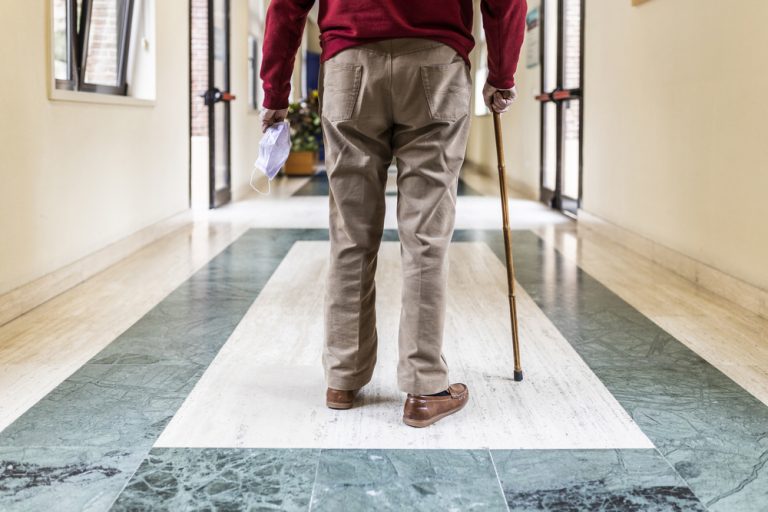 Best Shoes for Elderly Men: 6 Recommended Shoes for Comfort, Walking & with Velcro